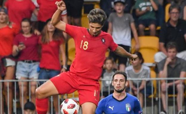 Correia durante la final del Europeo sub-19 frente a Italia