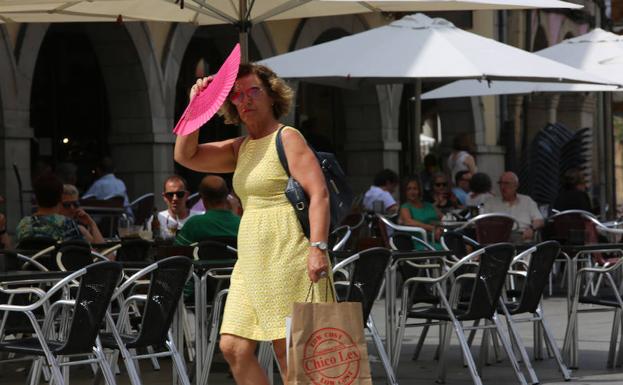 Imagen. La ola de calor llega a Asturias con temperaturas de récord para este verano