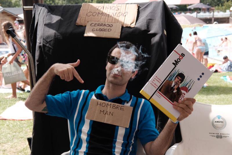 El festival gijonés combate la ola de calor con una 'pool party' en el camping de Deva amenizada por varios dj's.