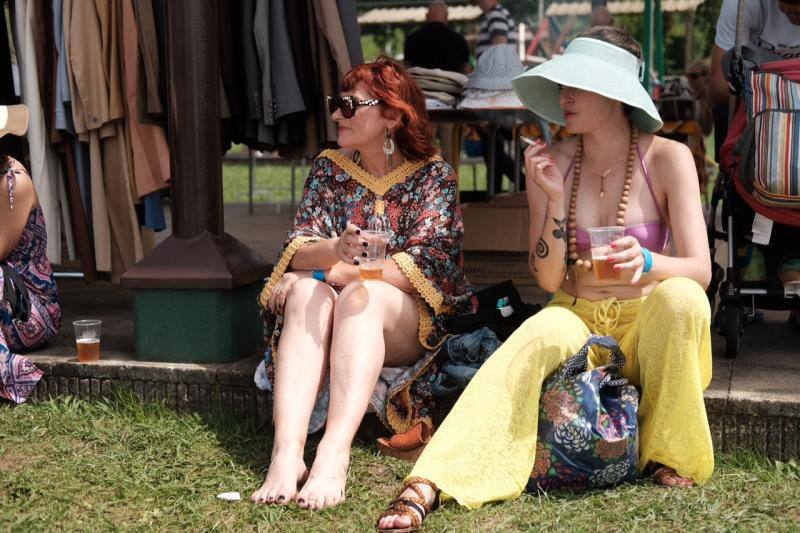 El festival gijonés combate la ola de calor con una 'pool party' en el camping de Deva amenizada por varios dj's.