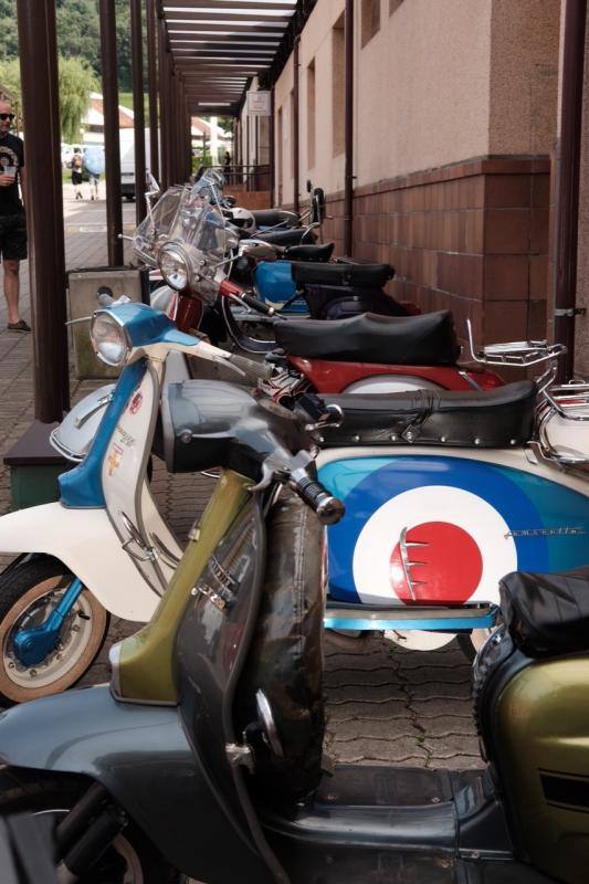 El festival gijonés combate la ola de calor con una 'pool party' en el camping de Deva amenizada por varios dj's.