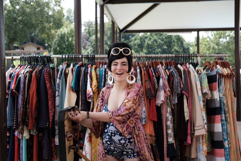 El festival gijonés combate la ola de calor con una 'pool party' en el camping de Deva amenizada por varios dj's.