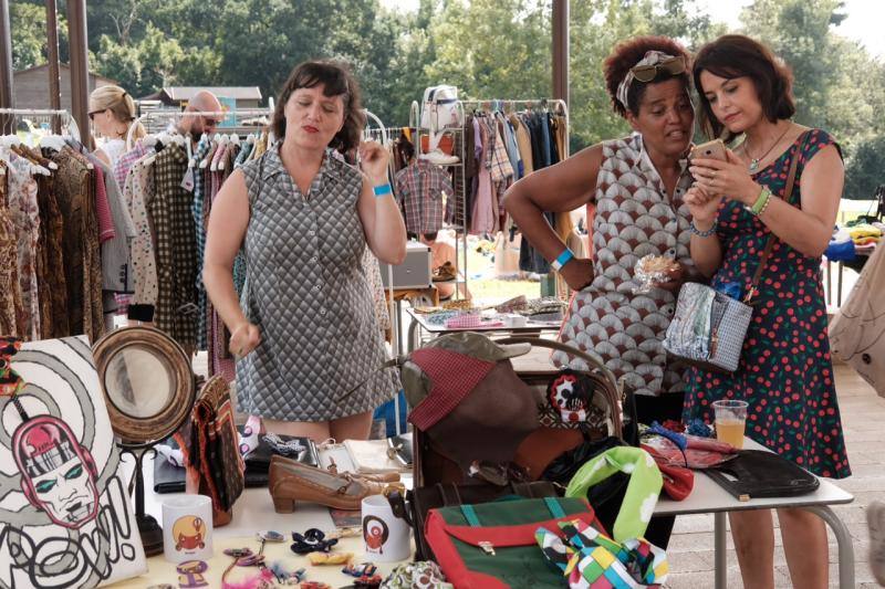 El festival gijonés combate la ola de calor con una 'pool party' en el camping de Deva amenizada por varios dj's.