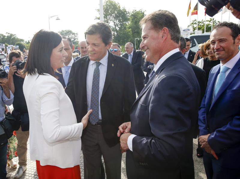 La ministra de Sanidad y Consumo, Carmen Montón, ha inaugurado la 62 Feria de Muestras de Asturias, que se celebra en el recinto Luis Adaro de Gijón. A su llegada se ha encontrado con la protesta de varios afectados de las clínicas iDental. 