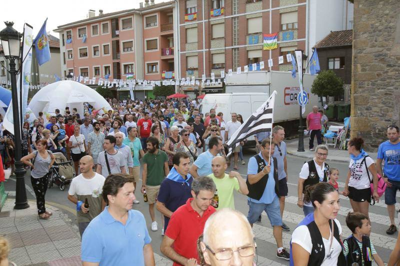 Ambas localidades tiñen sus calles de color para animar a vecinos y turistas a celebrar la gran fiesta de los concejos ribereños.