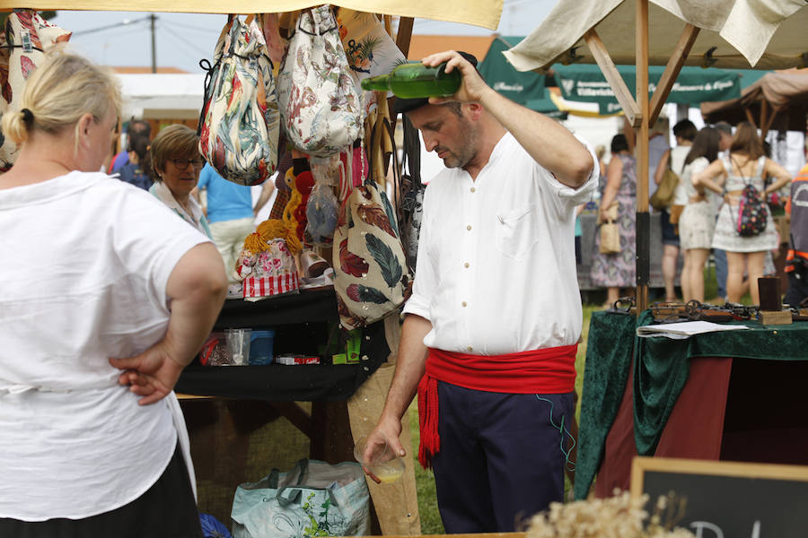 Oles celebra este fin de semana una nueva edición de su Mercáu Tradicional, una cita de Interés Turístico en la que las costumbres y oficios tradicionales son los auténticos protagonistas. 