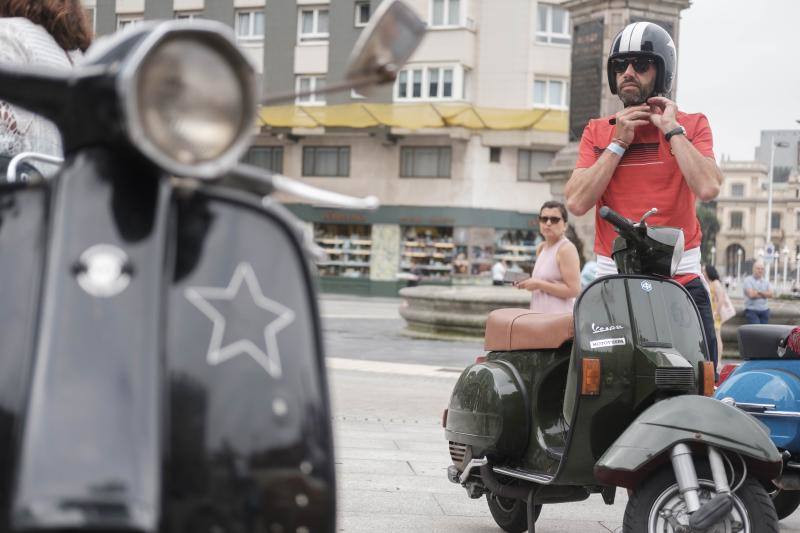 Una multitud de motos salieron de la plaza del Marqués en Gijón hacia Langreo para visitar la fábrica de cerveza Caleya.