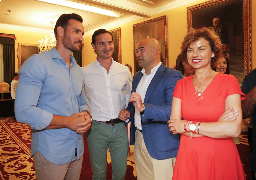 El piragüista olímpico se agarró al micrófono con un inmenso agradecimiento en la garganta y una expresiva y expresa invitación a la fiesta