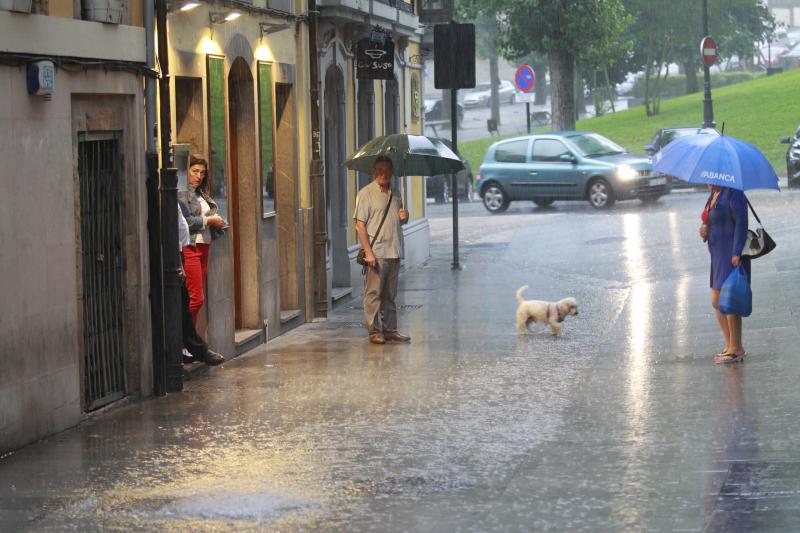 Solo dos días después de dejar atrás la ola de calor, Asturias está en aviso amarillo por fuertes lluvias que afectarán, sobre todo, al litoral y área suroccidental.