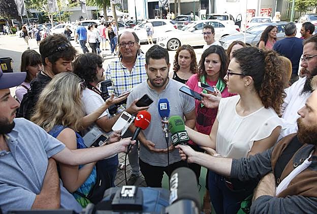 Rubén Rosón atiende a los medios en la Feria de Muestras de Gijón. 