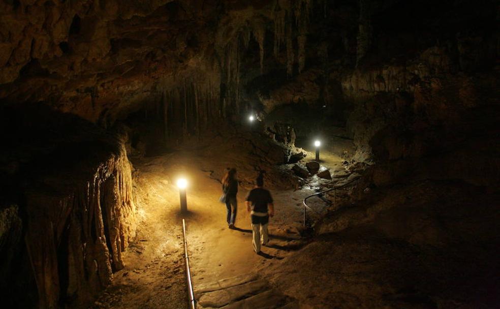 Interior de la cueva riosellana de Tito Bustillo.