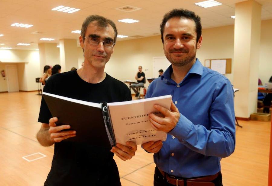 La producción asturiana que abrirá la Temporada de Ópera realizó también un casting de figurantes en el teatro ovetense.