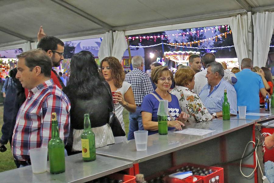 Cerca de 300 comensales compartieron una tradicional corderada