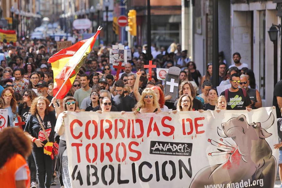 En la protesta estuvieron presentes una veintena de asociaciones y partidos políticos. 