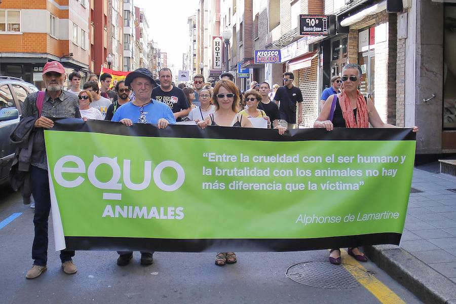 En la protesta estuvieron presentes una veintena de asociaciones y partidos políticos. 