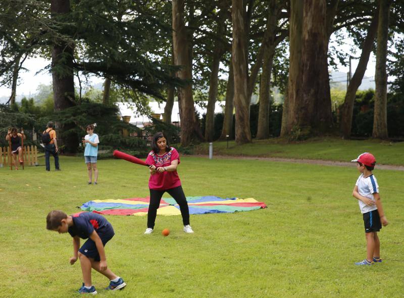 El jardín gijonés estuvo repleto de niños disfrutando de todas las actividades destinadas a ellos con motivo de la Semana Grande.