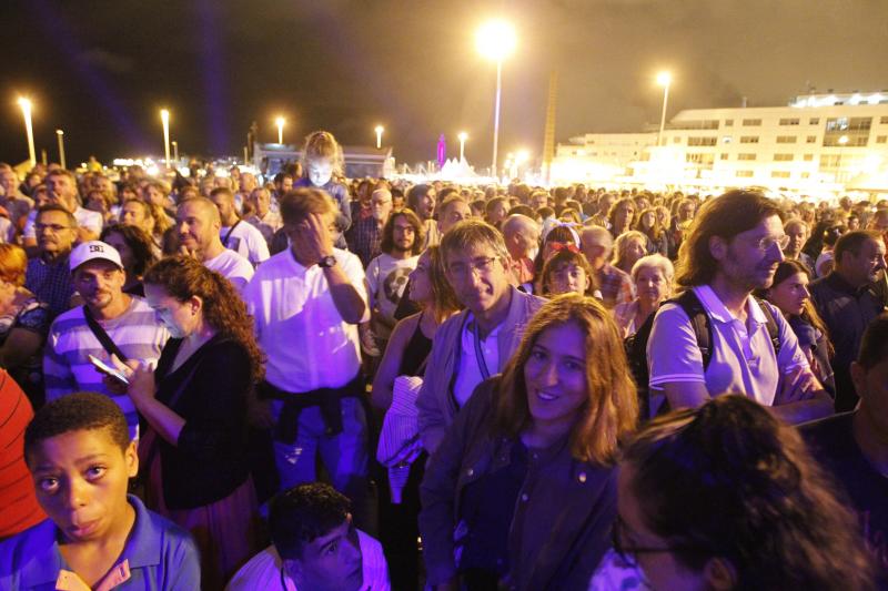 La formación, que ahonda en la esencia de la mítica banda original, derrochó energía en el escenario de Poniente al calor del público