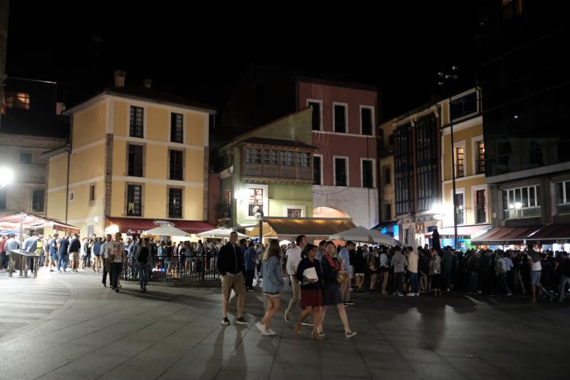 Miles de gijoneses y visitantes disfrutaron de una noche de fiesta con el gran espectáculo de los Fuegos como protagonista