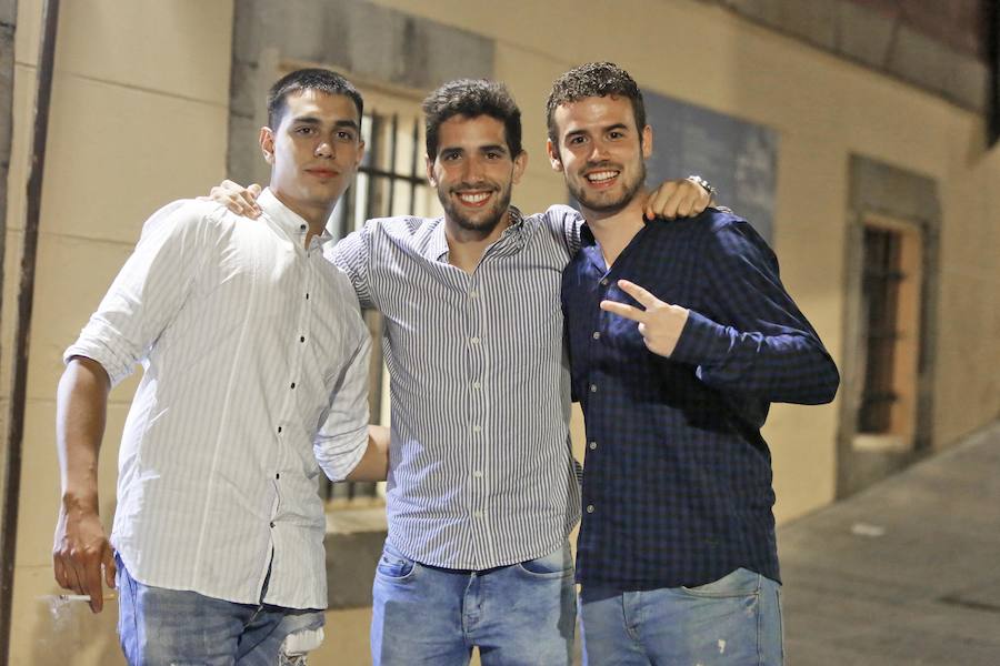 Miles de gijoneses y visitantes disfrutaron de una noche de fiesta con el gran espectáculo de los Fuegos como protagonista