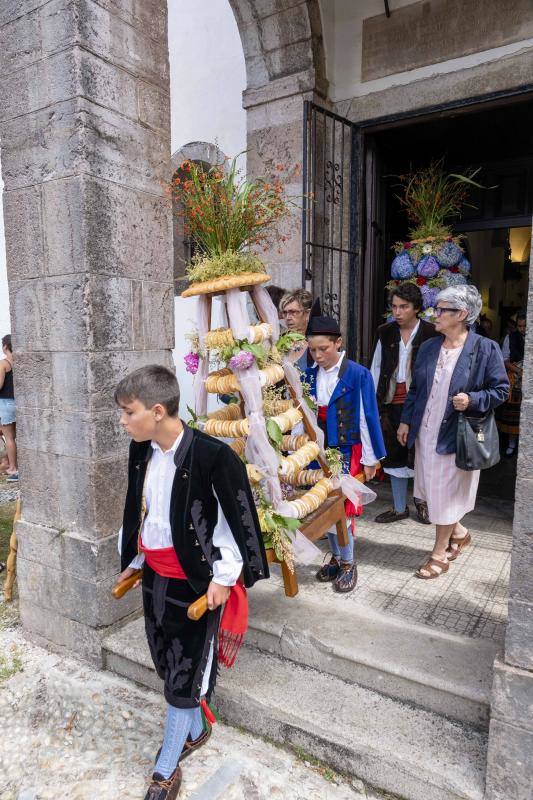 En la localidad llanisca de Andrín se celebra Nuestra Señora, festividad declarada de interés turístico regional. En Poo también se celebra Nuestra Señora con procesión por la calles de la localidad. Y, en Llanes capital, se festeja Nuestra Señora, la patrona, con una procesión por las calles del centro de la villa con la imagen de Nuestra Señora. 