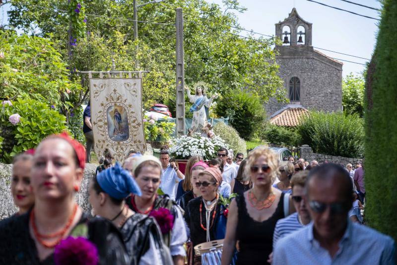 En la localidad llanisca de Andrín se celebra Nuestra Señora, festividad declarada de interés turístico regional. En Poo también se celebra Nuestra Señora con procesión por la calles de la localidad. Y, en Llanes capital, se festeja Nuestra Señora, la patrona, con una procesión por las calles del centro de la villa con la imagen de Nuestra Señora. 