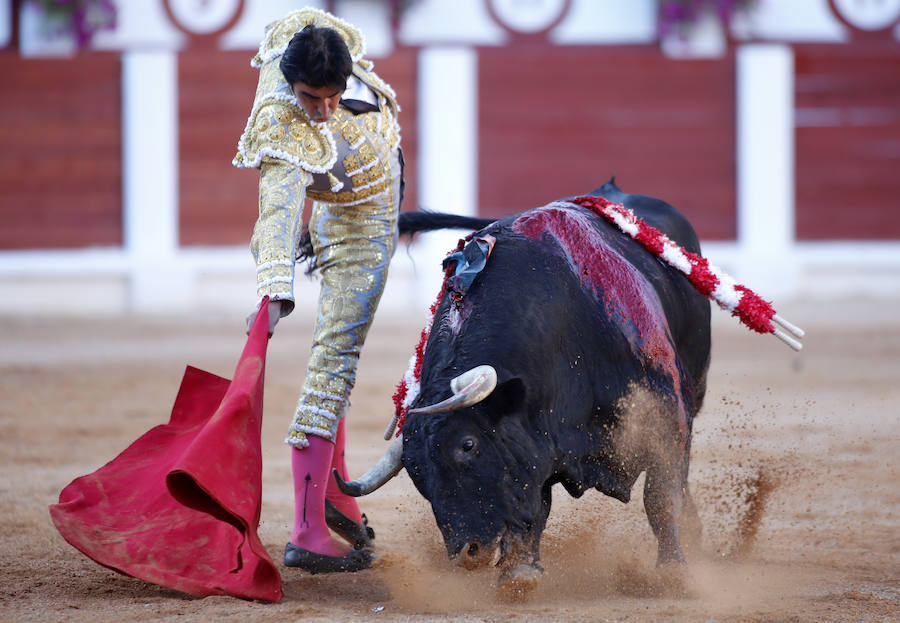 Los toros de El Freixo, ganadería propiedad de 'El Juli', mansurronearon y no ayudaron a los diestros