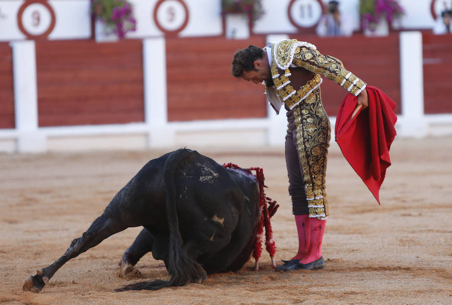 Los toros de El Freixo, ganadería propiedad de 'El Juli', mansurronearon y no ayudaron a los diestros