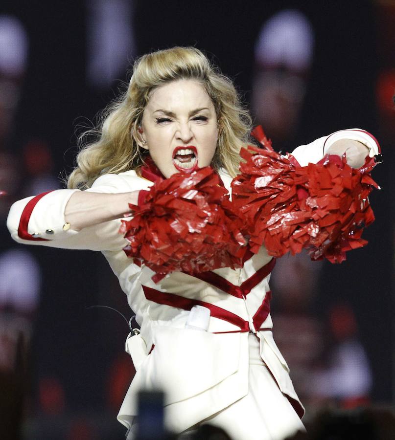 Madonna cumple 60 años sigue siendo un icono de la música y de mucho más. Ha sido su particular estilo de vida y su personalidad lo que le han llevado al éxito. Destaca por ser una mujer que entra en conflicto con las cuestiones sociales que están más de actualidad.