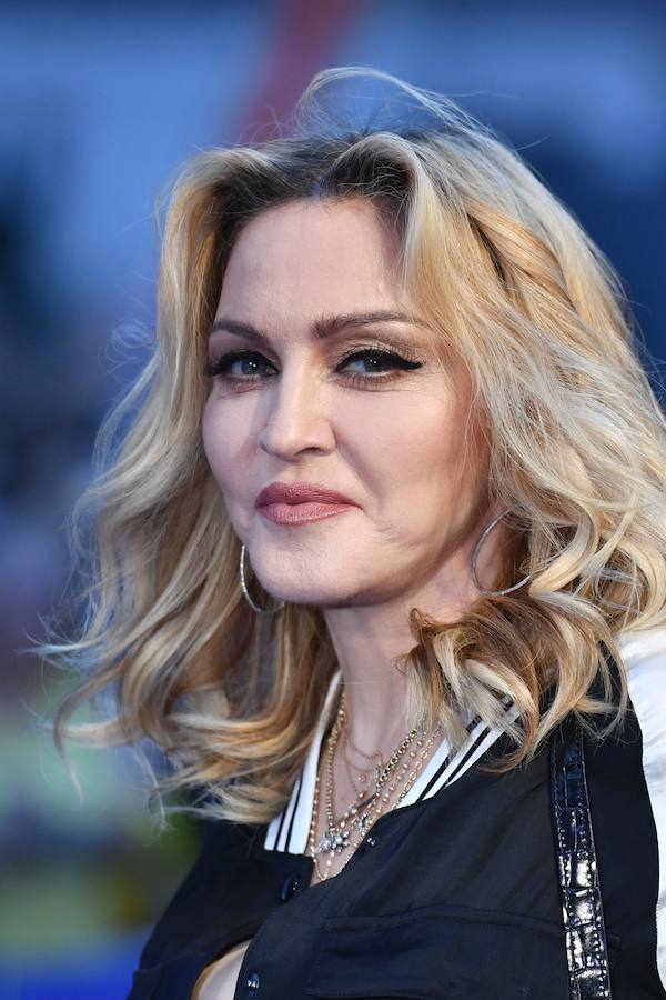 Madonna cumple 60 años sigue siendo un icono de la música y de mucho más. Ha sido su particular estilo de vida y su personalidad lo que le han llevado al éxito. Destaca por ser una mujer que entra en conflicto con las cuestiones sociales que están más de actualidad.
