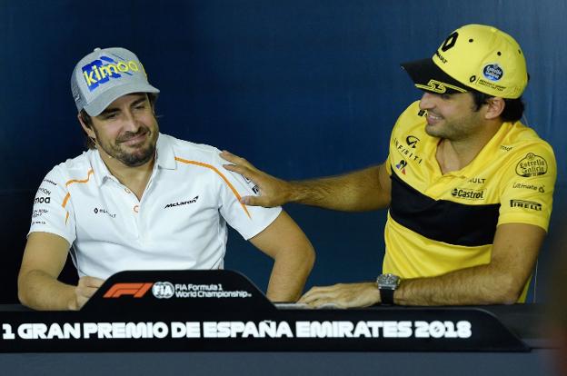 Fernando Alonso y Carlos Sainz mantienen una estrecha amistad. 