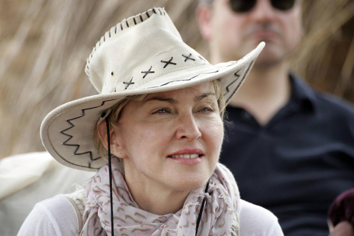 Madonna cumple 60 años sigue siendo un icono de la música y de mucho más. Ha sido su particular estilo de vida y su personalidad lo que le han llevado al éxito. Destaca por ser una mujer que entra en conflicto con las cuestiones sociales que están más de actualidad.