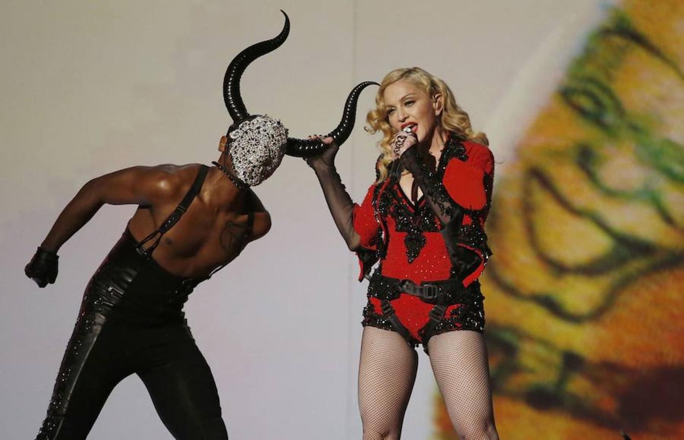 Madonna cumple 60 años sigue siendo un icono de la música y de mucho más. Ha sido su particular estilo de vida y su personalidad lo que le han llevado al éxito. Destaca por ser una mujer que entra en conflicto con las cuestiones sociales que están más de actualidad.