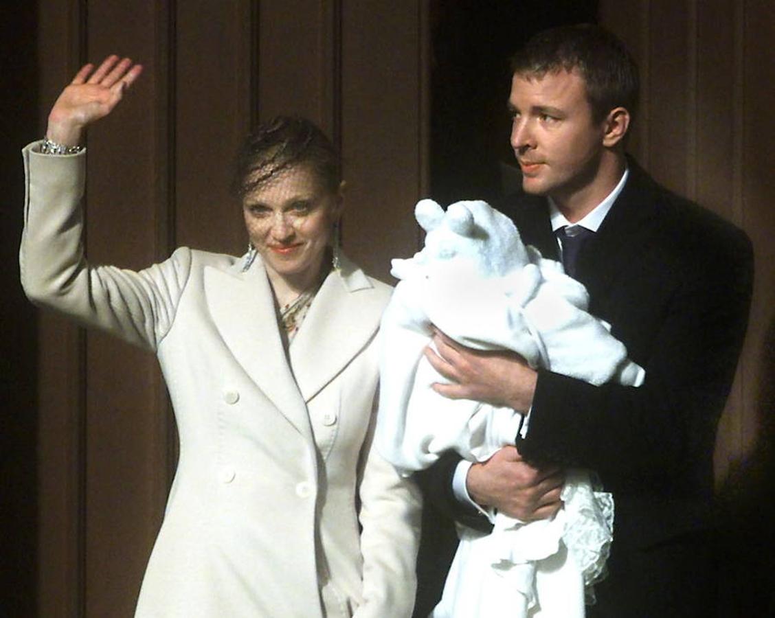 Madonna cumple 60 años sigue siendo un icono de la música y de mucho más. Ha sido su particular estilo de vida y su personalidad lo que le han llevado al éxito. Destaca por ser una mujer que entra en conflicto con las cuestiones sociales que están más de actualidad.