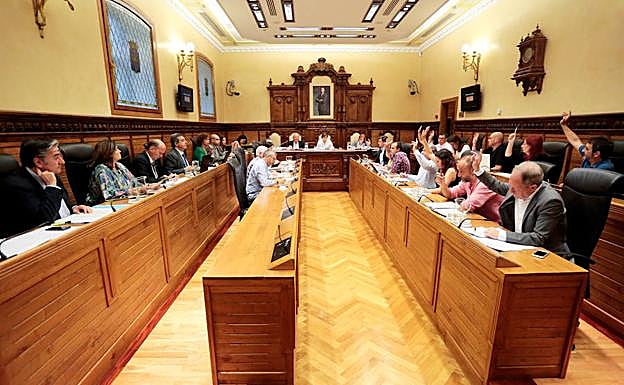 Directo | Moriyón: «Nadie, ni de mi partido ni de ningún otro órgano, me da instrucciones a mí o a este equipo de gobierno»