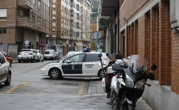 En libertad con cargos el acusado de violar en Turón a la hija de un amigo