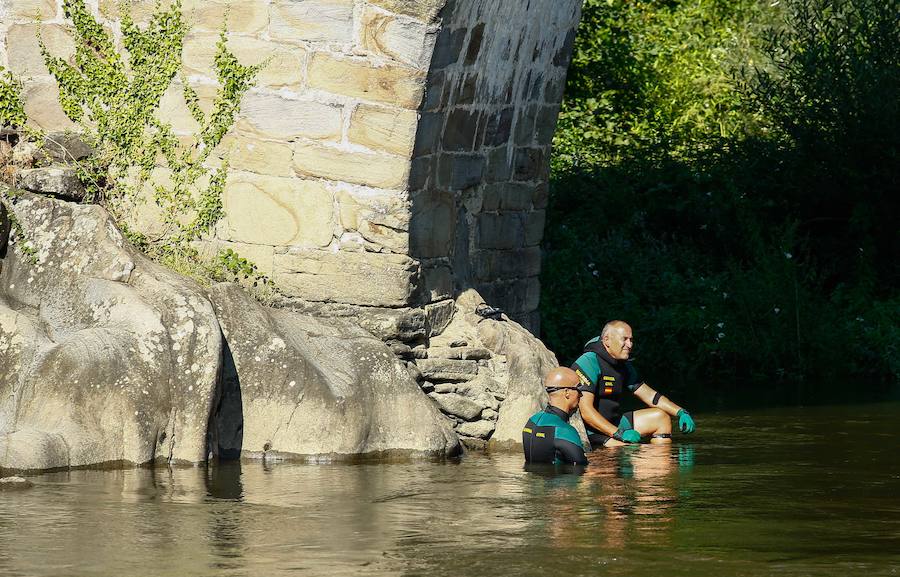 Esta celebración reúne en Laviana a multitud de jóvenes con ganas de lanzarse al agua con sus carrozas. 