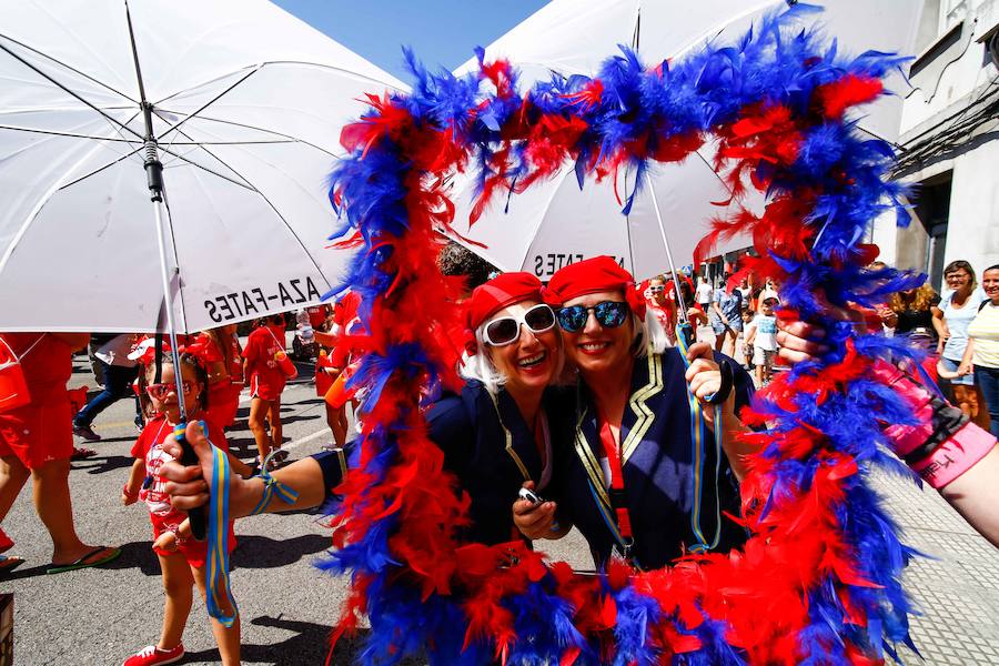 Esta celebración reúne en Laviana a multitud de jóvenes con ganas de lanzarse al agua con sus carrozas. 