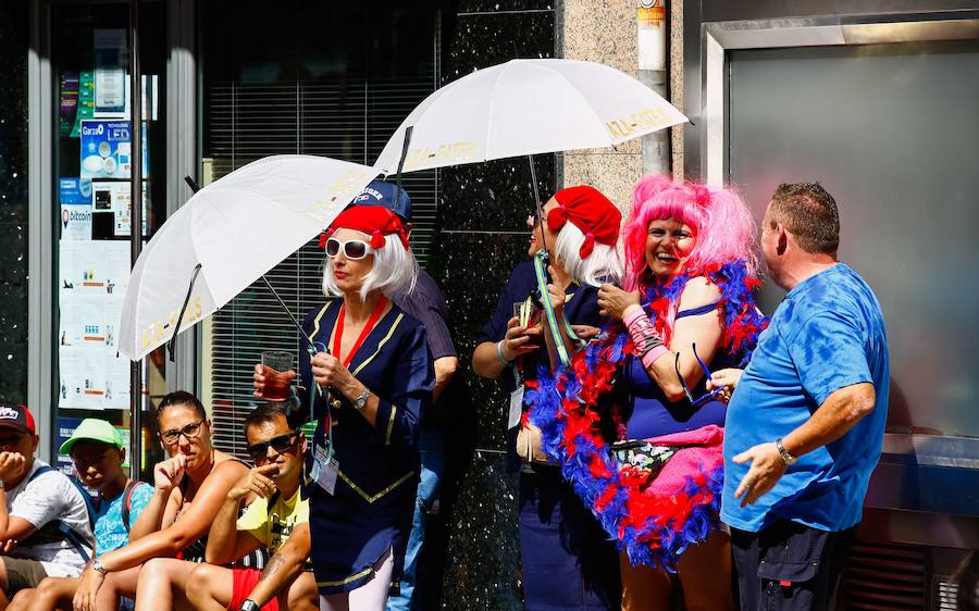Esta celebración reúne en Laviana a multitud de jóvenes con ganas de lanzarse al agua con sus carrozas. 