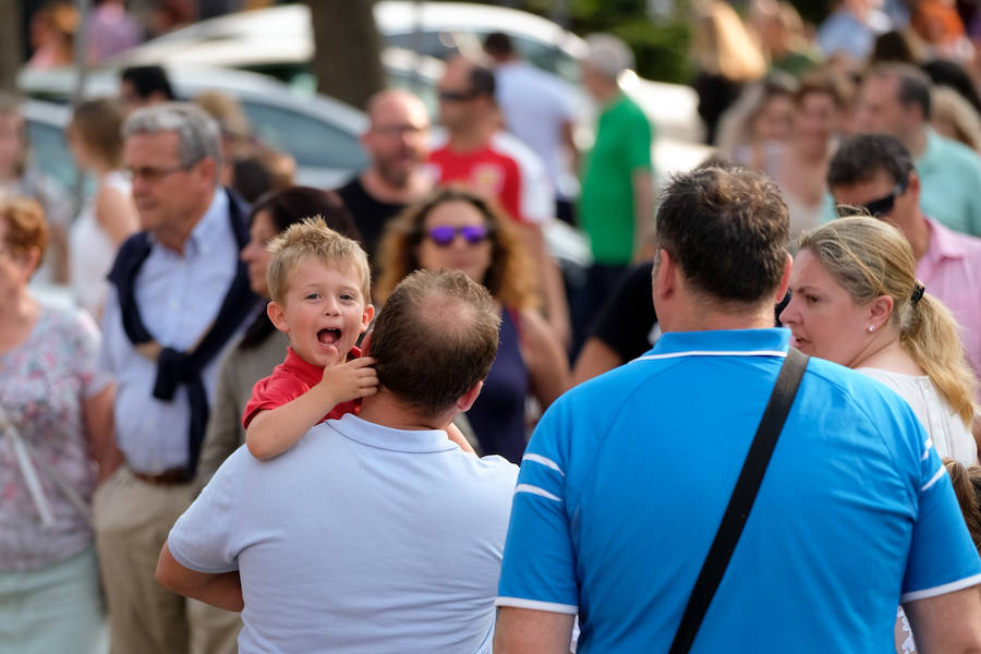 Decenas de personas se acercaron a la Feria de Muestras de Asturias para disfrutar de la jornada del domingo.