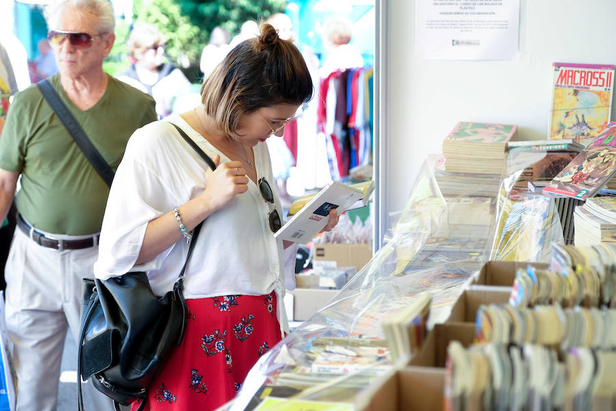 Decenas de personas se acercaron a la Feria de Muestras de Asturias para disfrutar de la jornada del domingo.