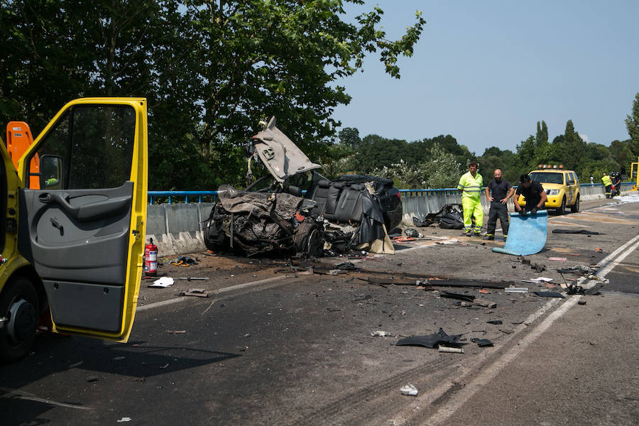 El accidente tuvo lugar a mediodía en la N-634 por causas que se desconocen