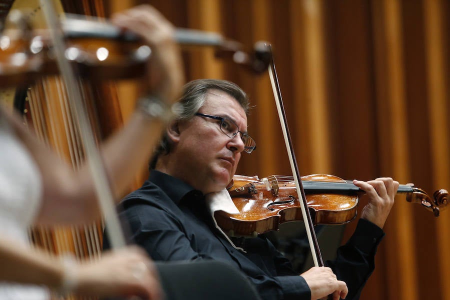 La laureada directora de orquesta Lucía Marín fue la encargada de encabezar la formación