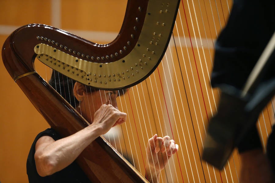 La laureada directora de orquesta Lucía Marín fue la encargada de encabezar la formación