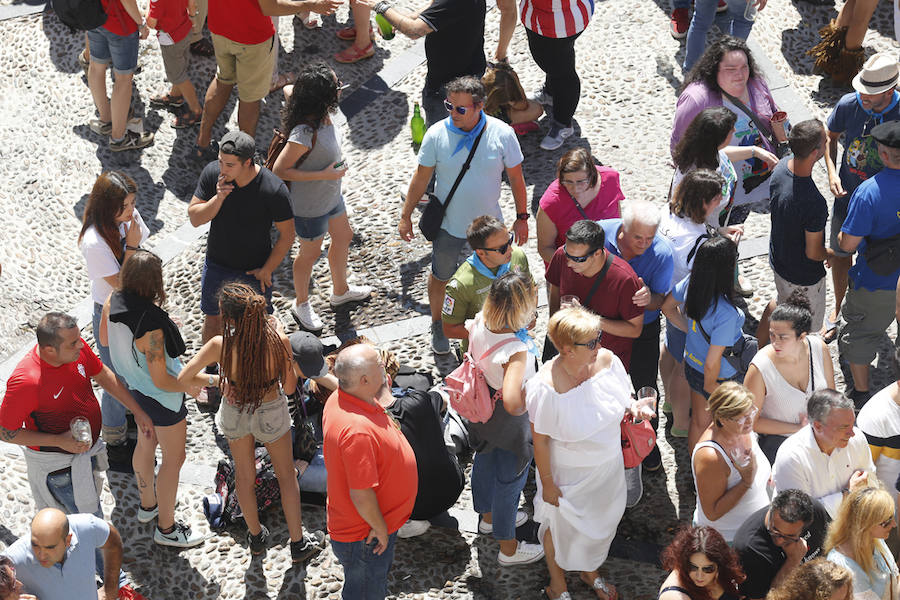 Un año más la traficional cita en la plaza Mayor contó con una gran afluencia de personas que pudieron disfrutar de unos culinos de sidra gratis