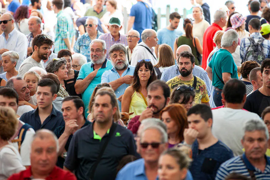 La pieza de la quesería Valfriu de Tielve se alzó como campeona del certamen, que alcanzó el precio más alto de todas sus ediciones. La cita congregó a numerosas personas