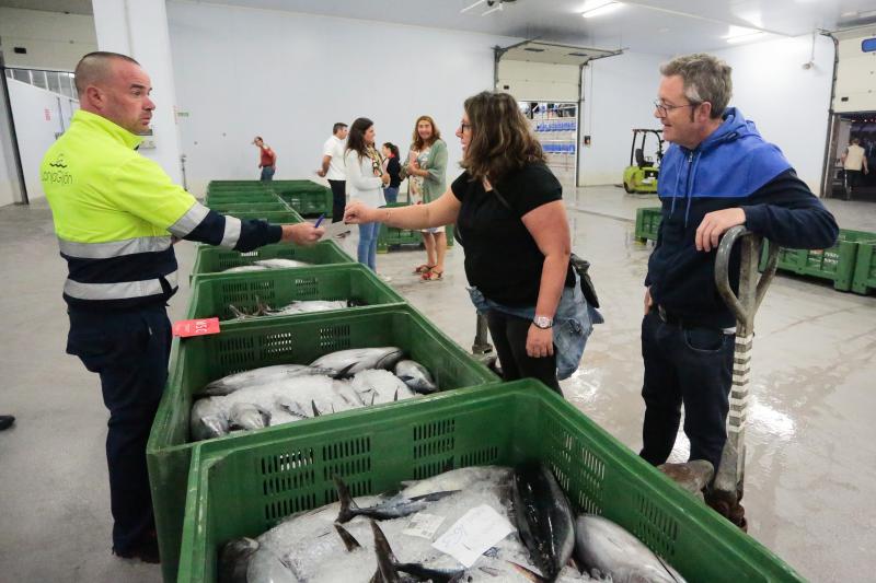 La subasta de más de 45.000 kilos de bonito en las rulas de Gijón y Avilés ha puesto fin a la campaña más corta de la historia. Cinco han sido los barcos que han desembarcado en Asturias, donde se ha alcanzado un precio máximo de nueve euros. 