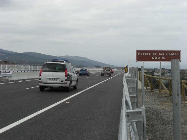 Puente de los Santos, sobre la ría del Eo. 