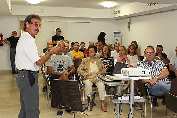 Pepe García, durante la charla en la Casa de los Hevia. 