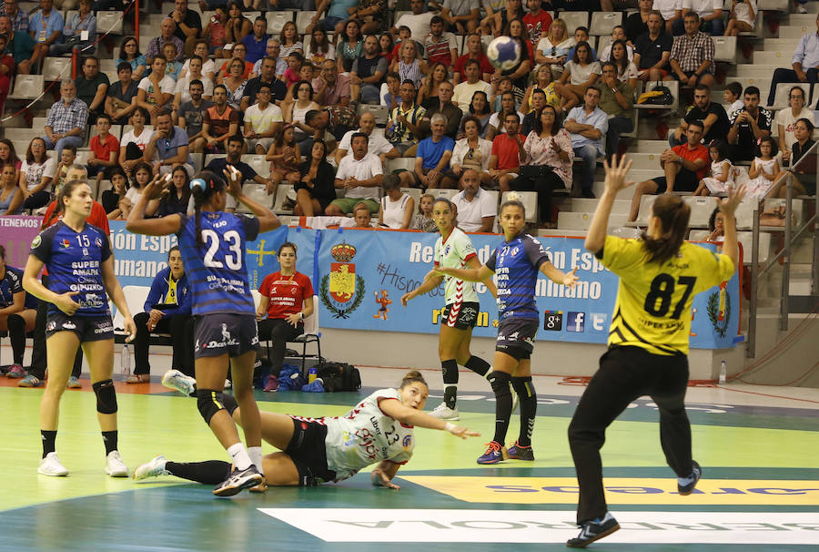 El Bera Bera, de San Sebastián, ha conquistado en el Palacio de Deportes de Gijón la Supercopa de España femenina ante un voluntarioso Liberbank Gijón (17-25).