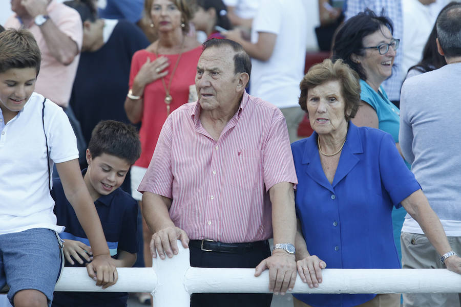 La última jornada del CSIO Gijón ha congregado a miles de seguidores en el complejo de Las Mestas, animados por un día de pleno verano. 